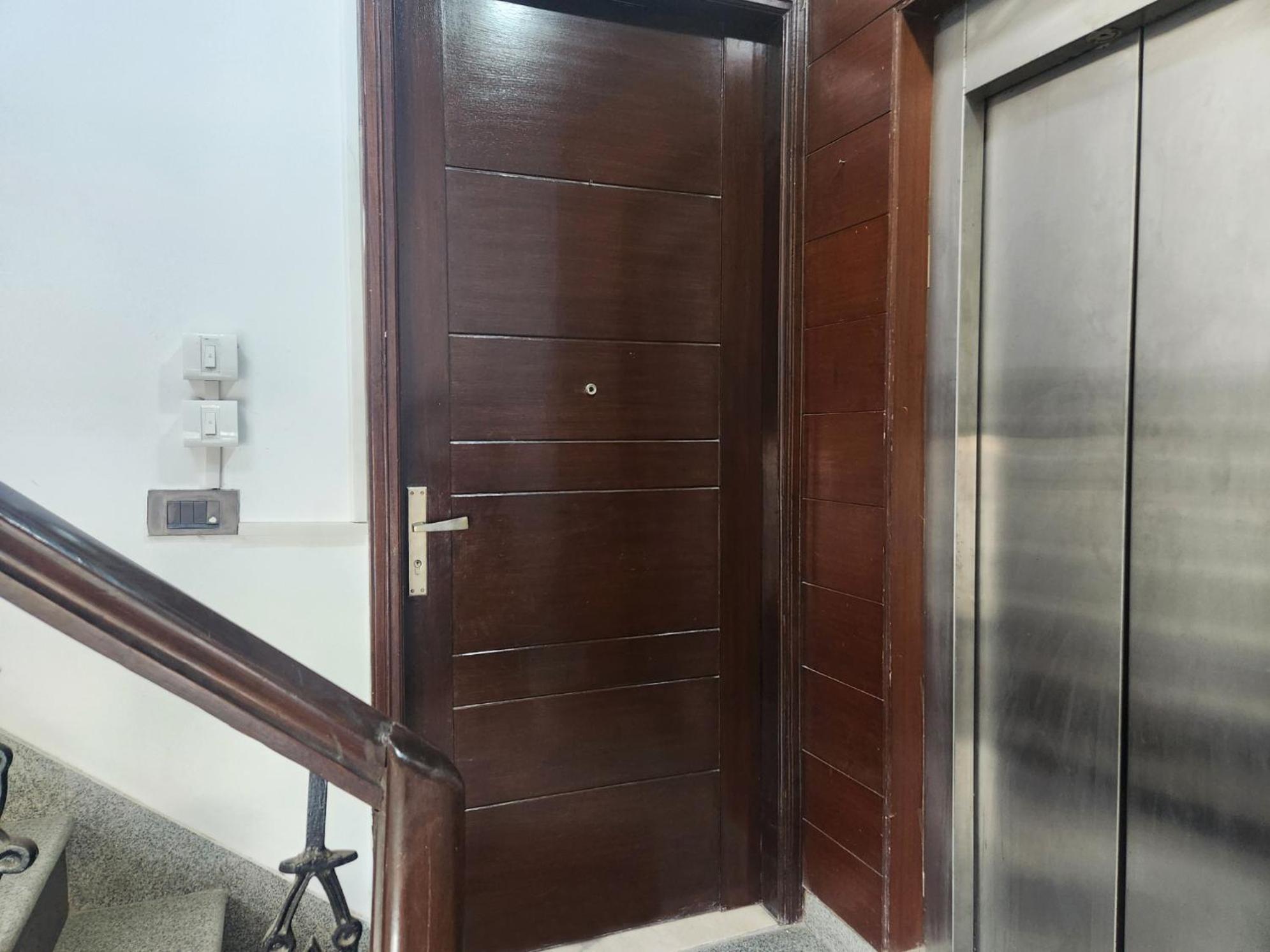 Sunlit Premium 1bhk With Big Kitchen 9 * New Delhi