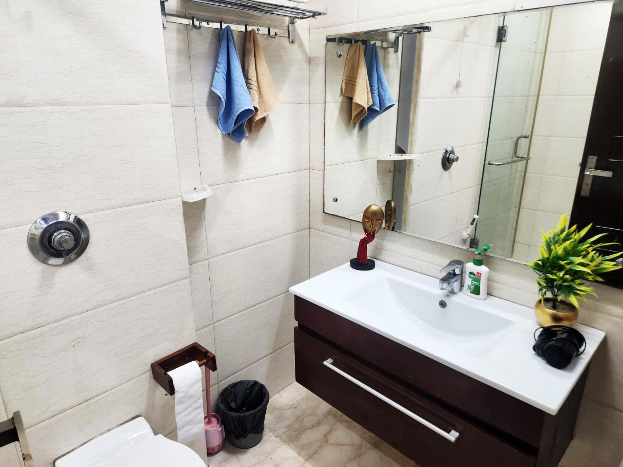 Sunlit Premium 1bhk With Big Kitchen 9