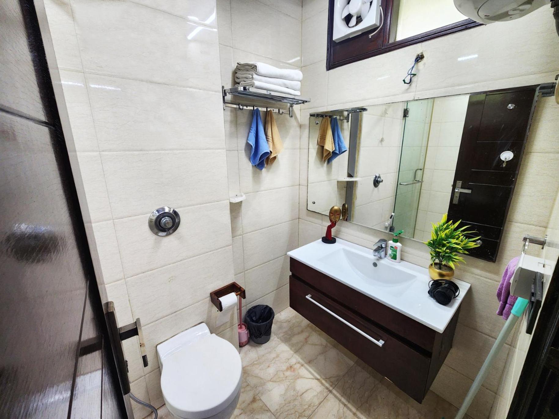 Apartment Sunlit Premium 1bhk With Big Kitchen 9 *