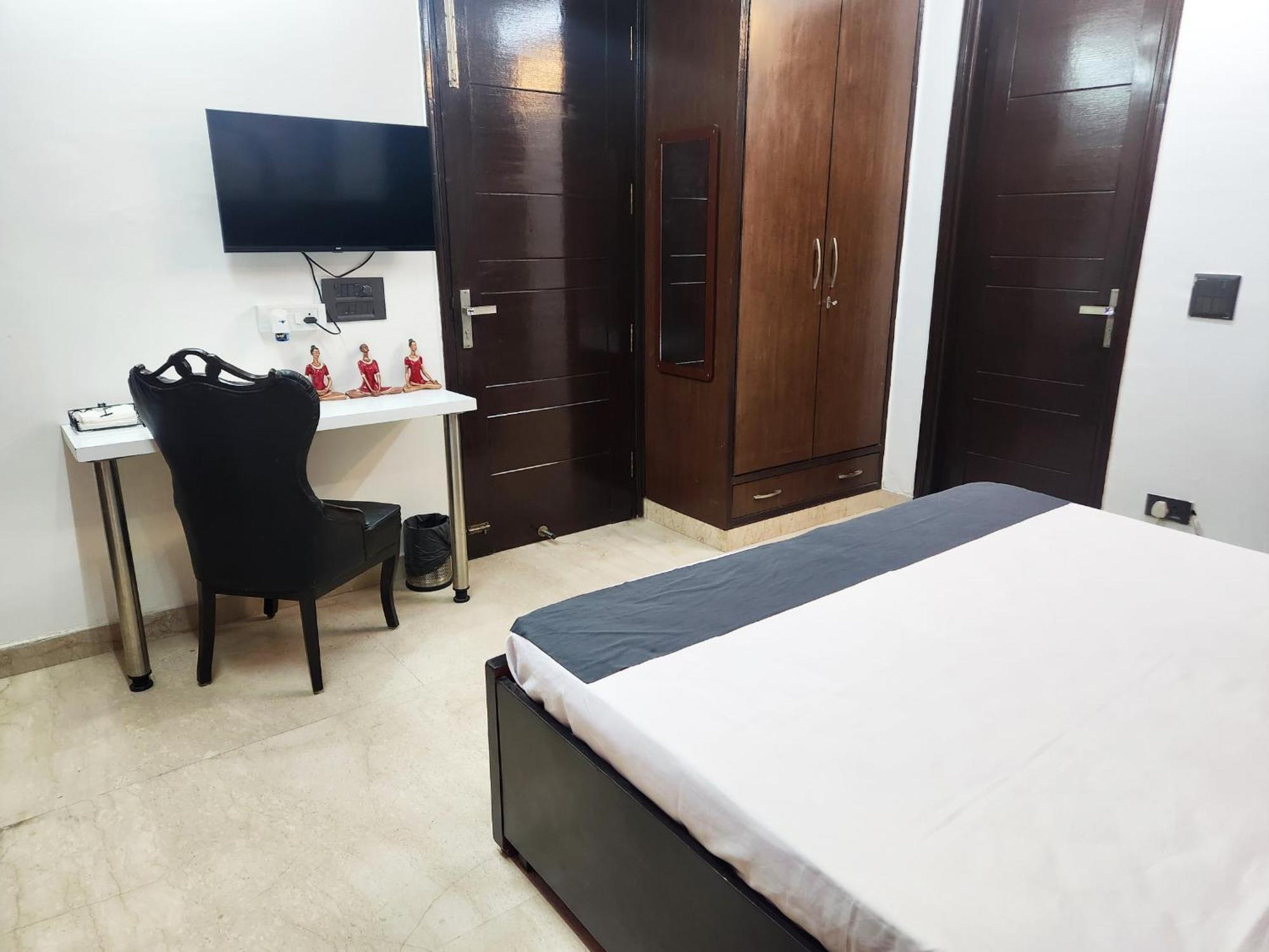 Sunlit Premium 1bhk With Big Kitchen 9